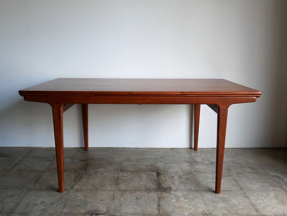 NO NAME PARISH ::: PRODUCTS ::: Dining table by Johannes Andersen